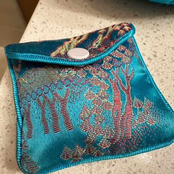 Plymouth 3 piece Blue Turqouise Satin Jewelry Holder - Picture 12 of 16